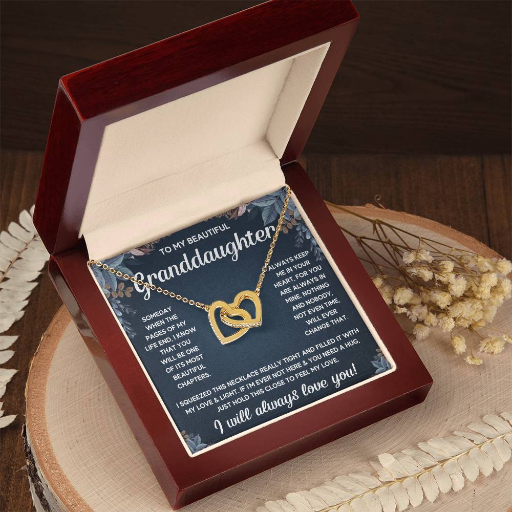 TO MY GRANDDAUGHTER SQUEEZED INTERLOCKING NECKLACE GIFT SET - WHITE & GOLD