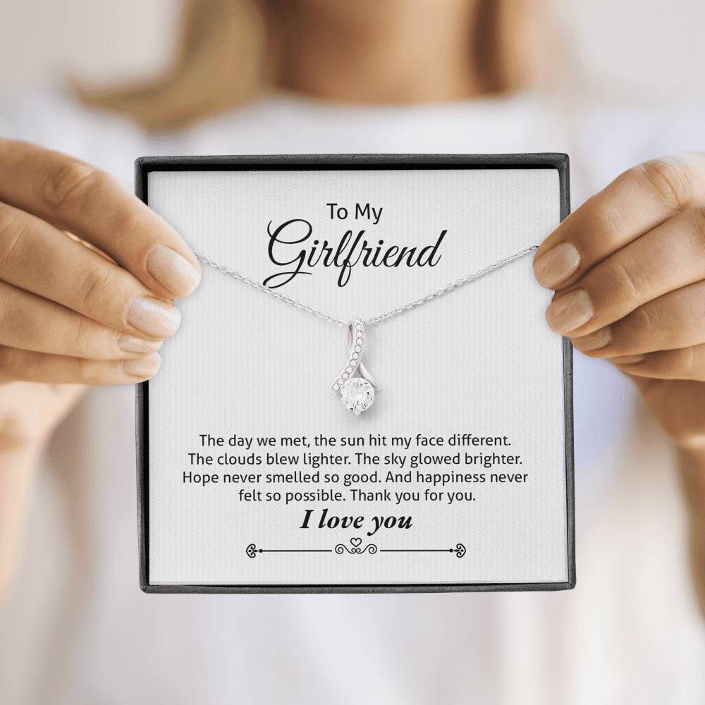 Girlfriend, The Day We Met, Beauty Necklace