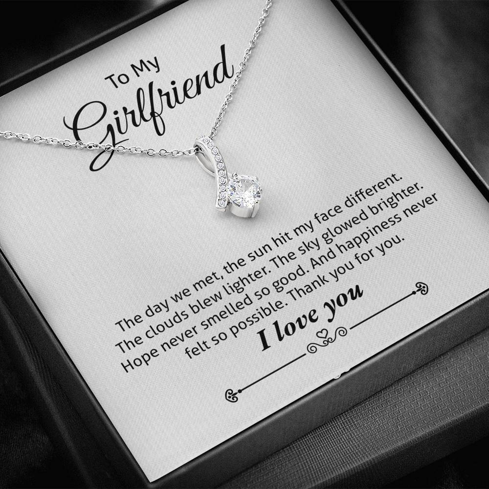 Girlfriend, The Day We Met, Beauty Necklace