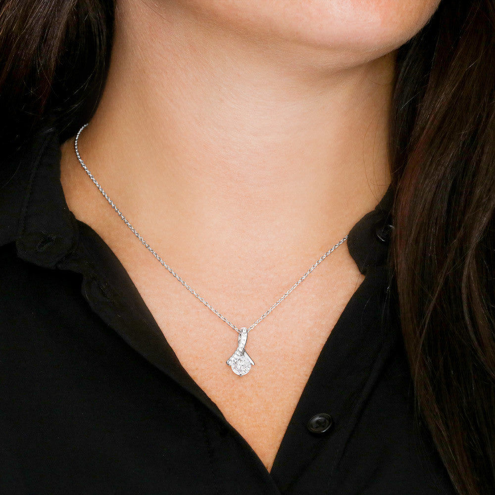 TO MY GRANDDAUGHTER SQUEEZED GOLD ALLURING NECKLACE GIFT SET