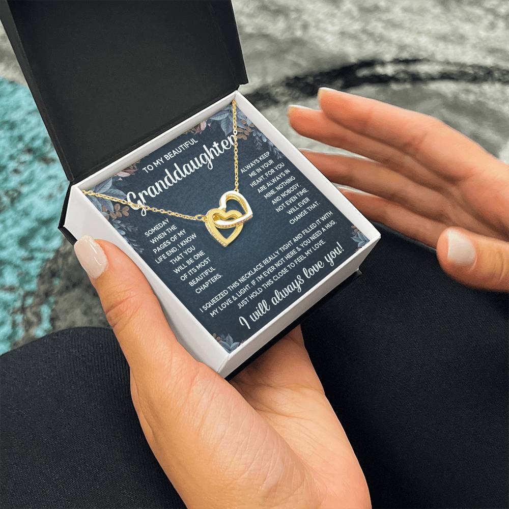 TO MY GRANDDAUGHTER SQUEEZED INTERLOCKING NECKLACE GIFT SET - WHITE & GOLD