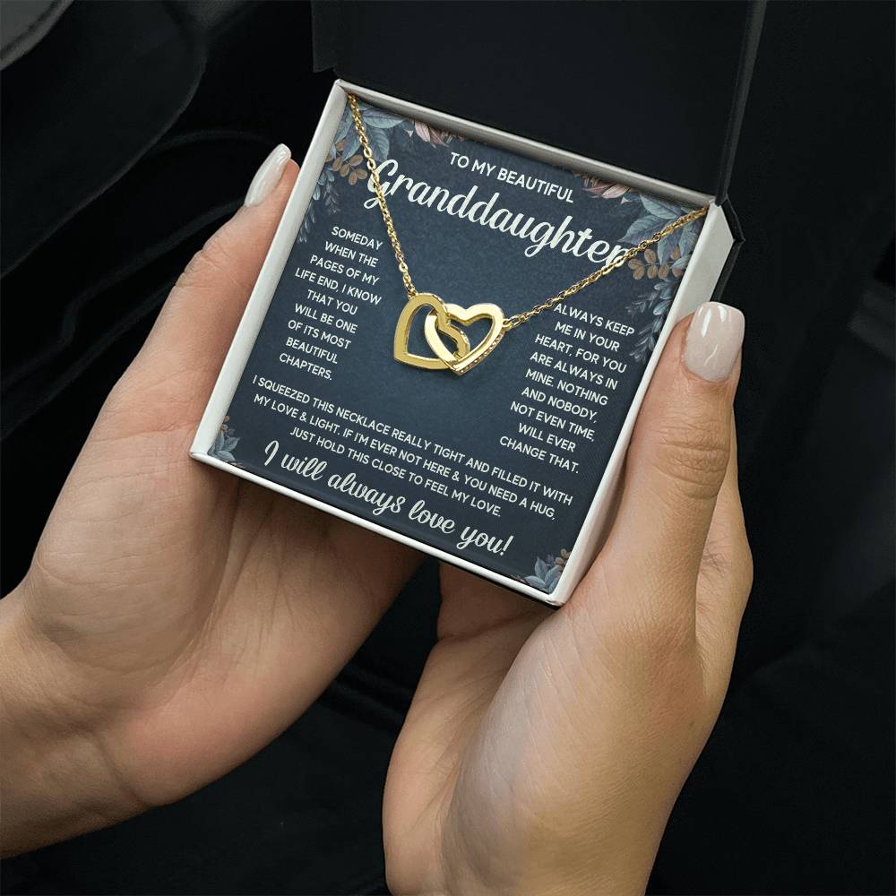 TO MY GRANDDAUGHTER SQUEEZED INTERLOCKING NECKLACE GIFT SET - WHITE & GOLD