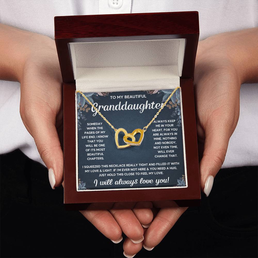 TO MY GRANDDAUGHTER SQUEEZED INTERLOCKING NECKLACE GIFT SET - WHITE & GOLD