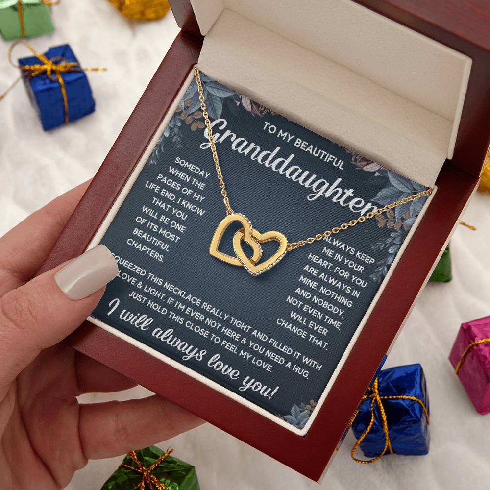 TO MY GRANDDAUGHTER SQUEEZED INTERLOCKING NECKLACE GIFT SET - WHITE & GOLD