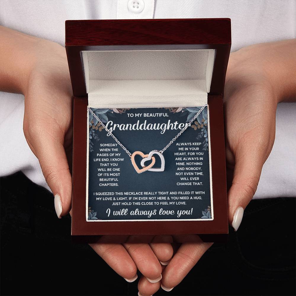 TO MY GRANDDAUGHTER SQUEEZED INTERLOCKING NECKLACE GIFT SET - WHITE & GOLD