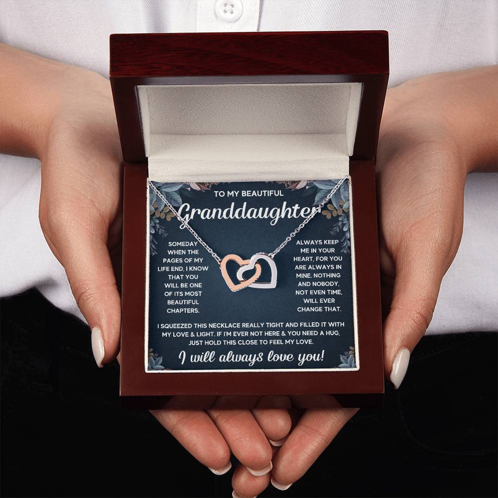 TO MY GRANDDAUGHTER SQUEEZED INTERLOCKING NECKLACE GIFT SET