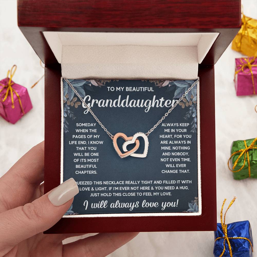TO MY GRANDDAUGHTER SQUEEZED INTERLOCKING NECKLACE GIFT SET - WHITE & GOLD