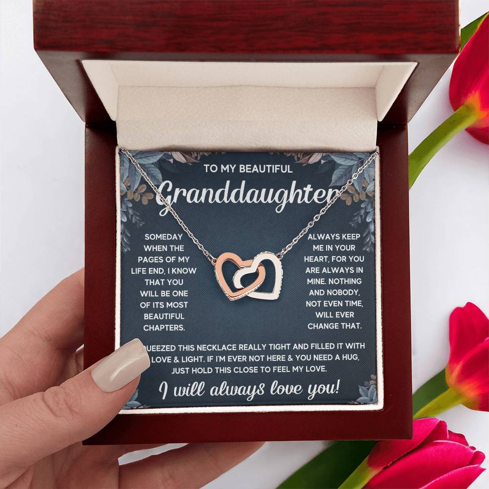 TO MY GRANDDAUGHTER SQUEEZED INTERLOCKING NECKLACE GIFT SET - WHITE & GOLD